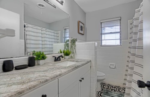 Jacksonville Maison | Ideal 3BR for Work Stays and Home Transition