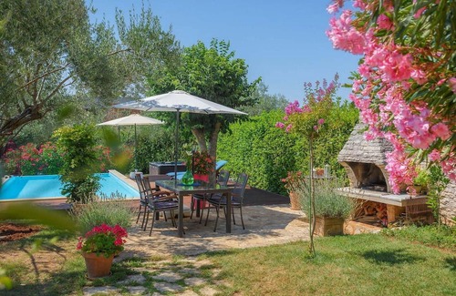 Rosini Maison | Villa Rossa is a charming renovated Istrian stone house located in the village Rosini near Porec.
