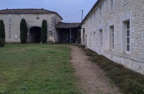 Bellevigne Maison | LA Coudraie Gîte 11 Personnes au Milieu des Vignes