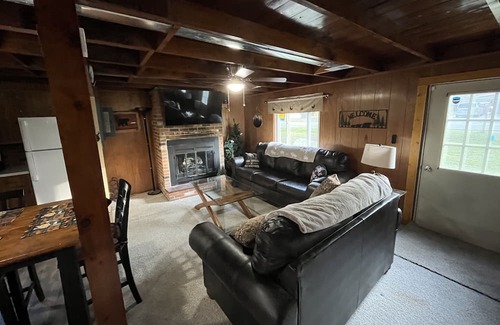 Houghton Lake Cabine | Cozy cabin great for vacationers, hunters/fishers, snowmobilers/ORVers!