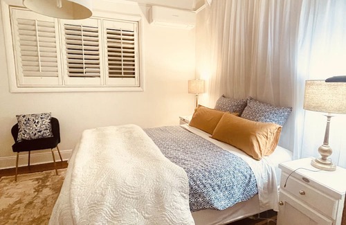 Glen Innes Maison | Beautiful, spacious 1870s house in centre of town.