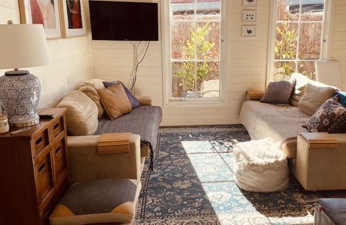Glen Innes Maison | Beautiful, spacious 1870s house in centre of town.