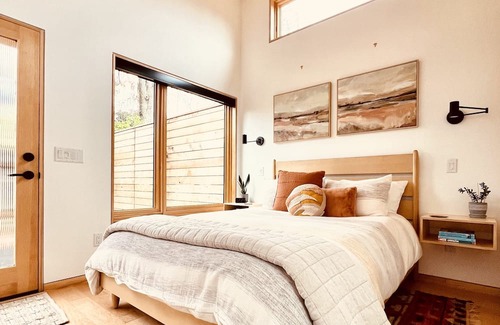 Friendly Appartement | Cozy, private couples retreat. Minutes from Hayward Field, UofO, and Downtown.