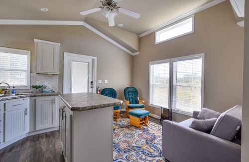 Robert Lee Cabine | Escape to Tranquility: Unwind and Embrace Nature at our Hillside Cabin