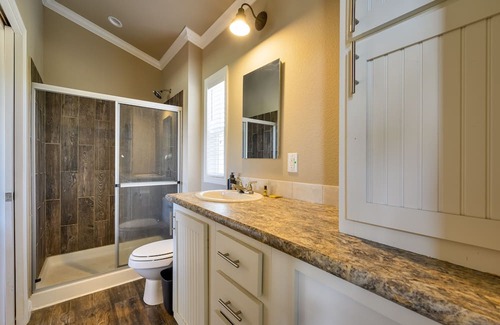 Robert Lee Cabine | Escape to Tranquility: Unwind and Embrace Nature at our Hillside Cabin