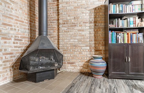 Homewood Maison | Cozy Rest-Haven, walking distance from Metra station and downtown Flossmoor
