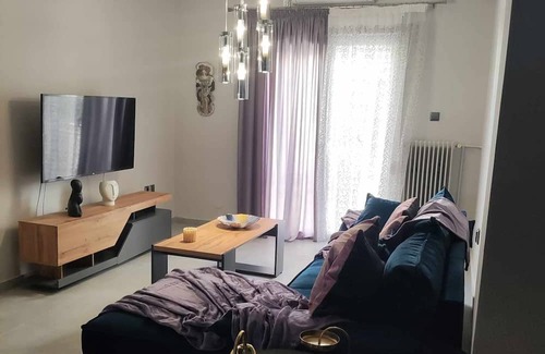 Volos City Centre Appartement | Modern appartment, perfect for couples & families. Enhanced Security features!