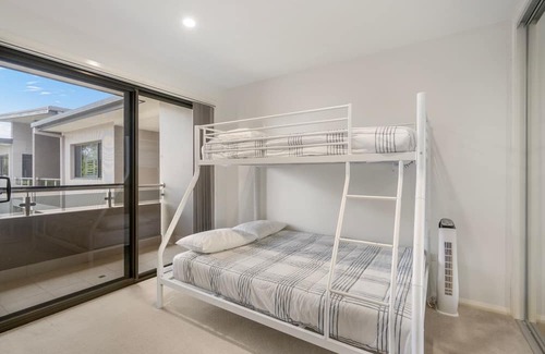 North Haven Appartement | North Heaven - Modern Apartment with Balcony River Views and Pool