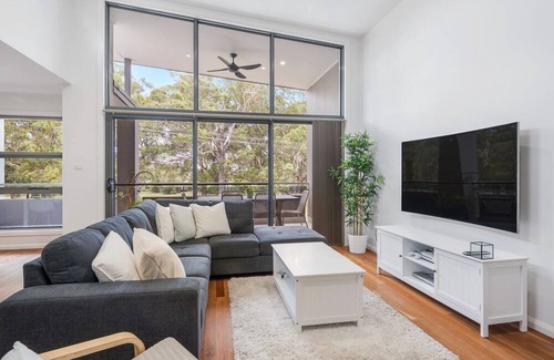 North Haven Appartement | North Heaven - Modern Apartment with Balcony River Views and Pool