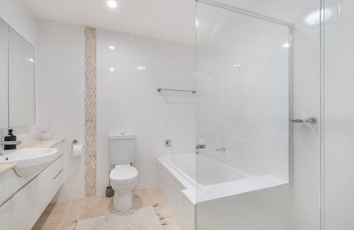 North Haven Appartement | North Heaven - Modern Apartment with Balcony River Views and Pool