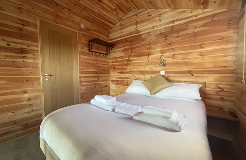 Boston Cabine | Child and Pet Friendly Fishing Cabins on lake side