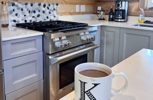 Sunshine Valley Cabine | Log cabin retreat, in beautiful Sunshine Valley, minutes from Manning Park.