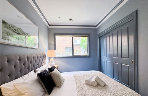 Knoxfield Maison | Victorian design house, 5-minute walk to lake, 3-minute drive to shopping mall.