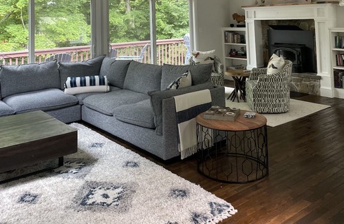 Lakeville Maison | Cozy lake house close to Hotchkiss, Indian Mountain and Berkshire Schools!