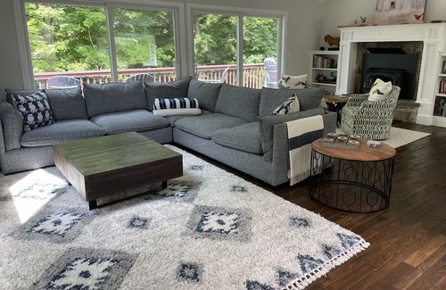 Lakeville Maison | Cozy lake house close to Hotchkiss, Indian Mountain and Berkshire Schools!