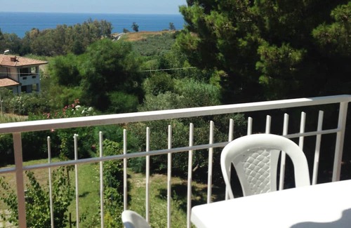 Falerna Appartement | Holiday Apartment "Trilocale 34 Residence La Giungla" with Sea View, Shared Pool & Wi-Fi
