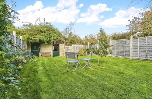 Ningwood Cabine | Little Brook - a cabin that sleeps 2 guests in 1 bedroom