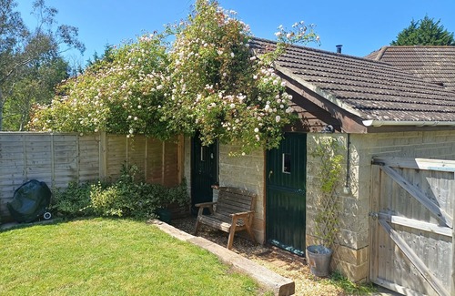 Ningwood Cabine | Little Brook - a cabin that sleeps 2 guests in 1 bedroom
