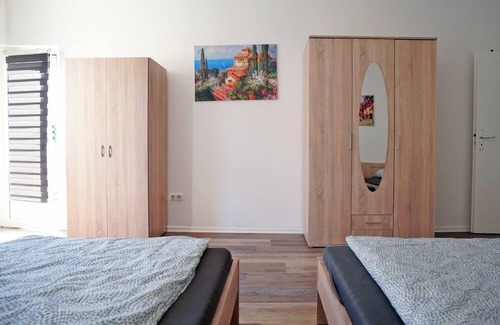 Marxloh Maison | Neu Sanierte Monteurzimmer 1-8 Personen