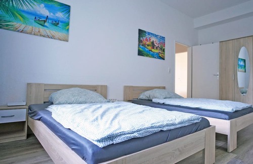 Marxloh Maison | Neu Sanierte Monteurzimmer 1-8 Personen