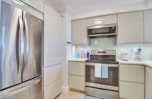 Palma del Mar Copropriété | Stylish St Petersburg Condo w/ Balcony + Bay Views