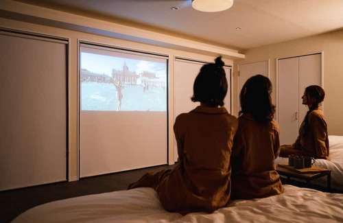 Tsuru Cabine | Building G / Tsuru Yamanashi