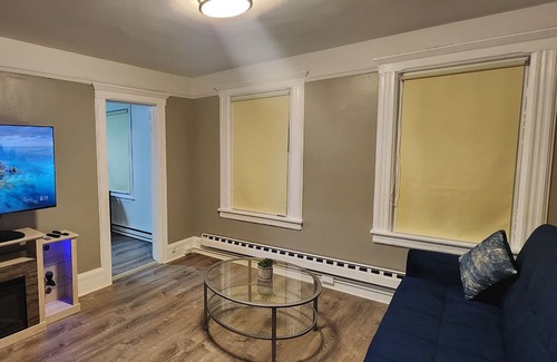 Cove - East Side - Shippan Appartement | Luxury 2Br with loft space 5 minutes to Downtown/Beach/ w Deck. Pet friendly!