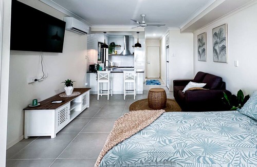 Dolphin Heads Appartement | WhitsunStays - Le Beach Shack