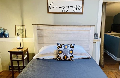 Maysville Cabine | Del's Cabin - Lazy Getaways