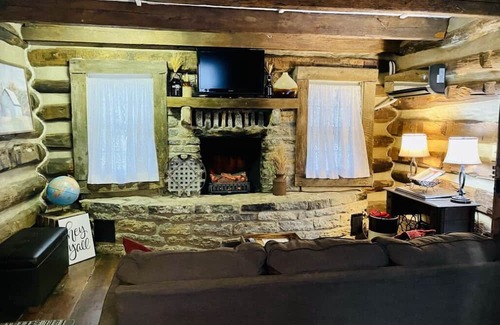 Maysville Cabine | Del's Cabin - Lazy Getaways