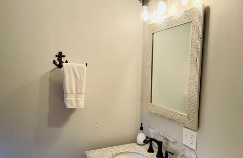 Maysville Cabine | Del's Cabin - Lazy Getaways