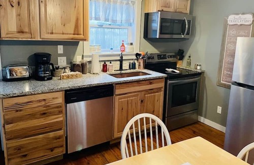 Maysville Cabine | Del's Cabin - Lazy Getaways