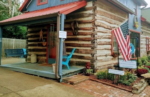 Maysville Cabine | The Cabin at 112 Main Street Augusta: Rustic River Retreat