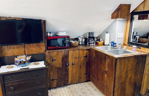 Maysville Cabine | The Cabin at 112 Main Street Augusta: Rustic River Retreat