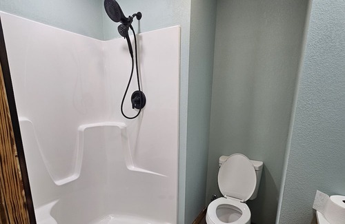 Matewan Cabine | NEW BUILD - Close to Hatfield Mccoy TRAILS - Sleeps 6 - Clay's Bear Cave
