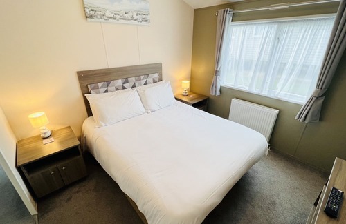 Ryde Cabine | 2 Bedroom Accessible Lodge TH45, Nodes Point, Isle of Wight, Dog Friendly