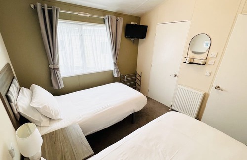 Ryde Cabine | 2 Bedroom Accessible Lodge TH45, Nodes Point, Isle of Wight, Dog Friendly