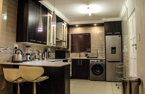 Flora Park Appartement | Semeni Asante Apartment