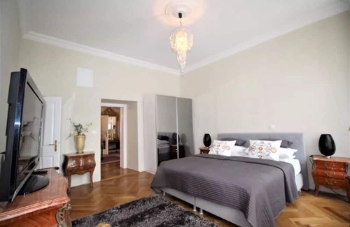 Baden Villa | Villa 'Wienerwald Residenz' with Private Pool, Wi-Fi and Air Conditioning