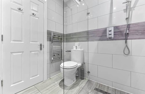 Seven Sisters Appartement | Serene Escape: Stylish and Cozy 2BR Flat