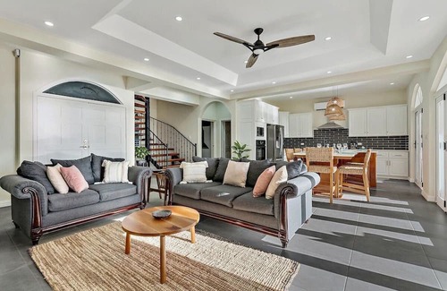 Mokuleia Maison | Kukui Hale - Short Walk to Beach, AC