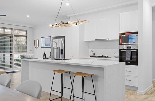 Blue Bay Appartement | Blissful Beachfront Pad - Pet Friendly / Direct Beach Access