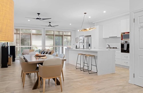 Blue Bay Appartement | Blissful Beachfront Pad - Pet Friendly / Direct Beach Access
