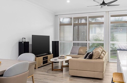 Blue Bay Appartement | Blissful Beachfront Pad - Pet Friendly / Direct Beach Access