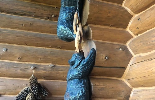 Eugene Maison | Spectacular log lodge on 5 acres of parkland 10 minutes from Eugene town