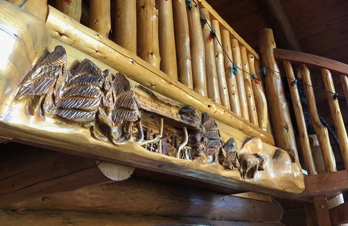 Eugene Maison | Spectacular log lodge on 5 acres of parkland 10 minutes from Eugene town