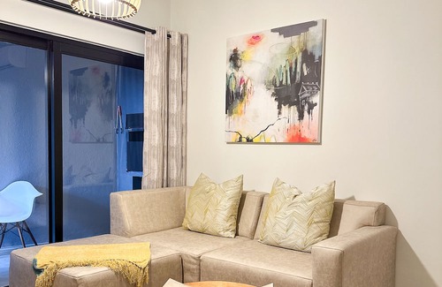 Klein Windhoek Appartement | The Nomad @ SPACE Works is the perfect central stop while visiting Windhoek