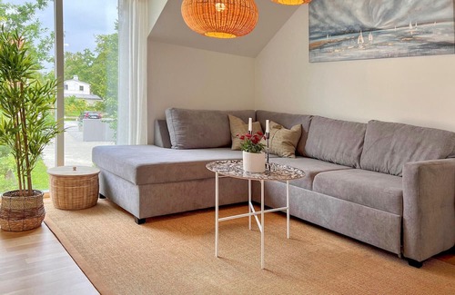Ljugarn Appartement | Modern apartment in the center of quiet Ljugarn and close to the beach.