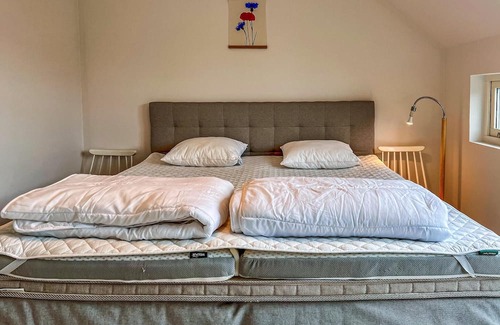 Ljugarn Appartement | Modern apartment in the center of quiet Ljugarn and close to the beach.