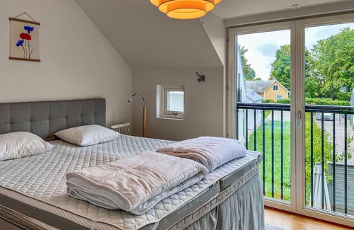 Ljugarn Appartement | Modern apartment in the center of quiet Ljugarn and close to the beach.